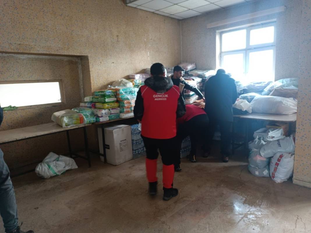 Deprem bölgesine yardım kampanyası başladı! İşte bölgede en çok ihtiyaç duyulan malzemeler ve yardım yapılacak adresler 4